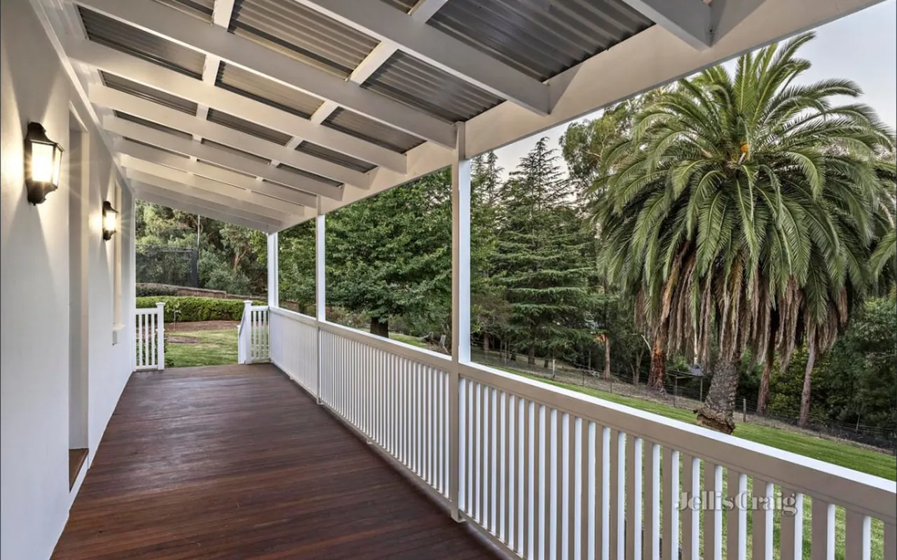Verandah balustrade, railing and timber deck completed by BMR