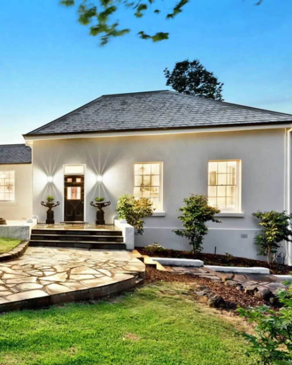 White residential property exterior in Bendigo and Central Victoria